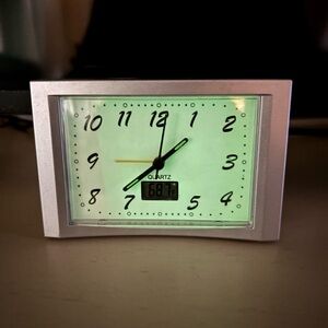 Quartz Analog Alarm Clock Glow in the Dark Vintage